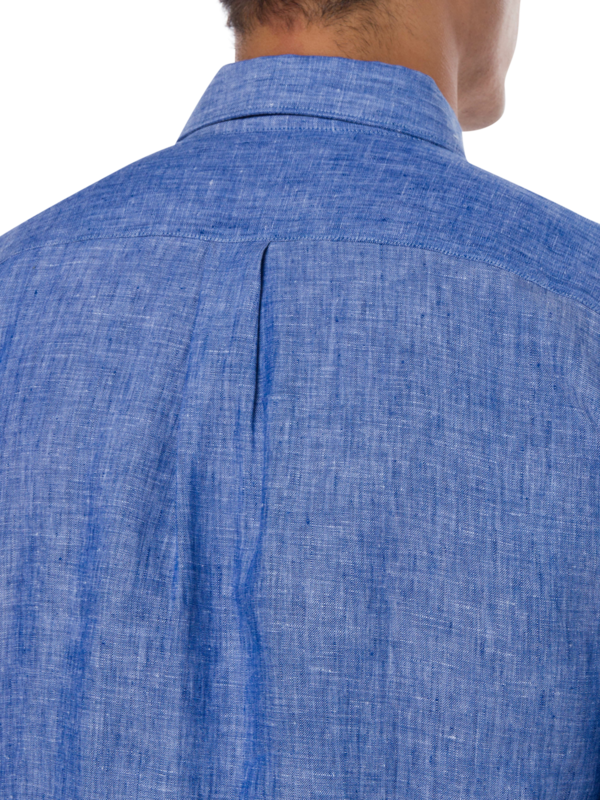 قميص من الكتان بقصة عادية وأكمام طويلة