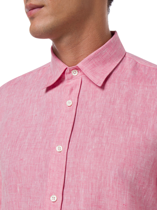 قميص من الكتان بياقة ذات أزرار