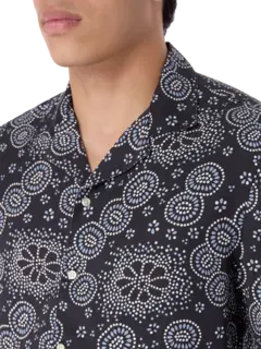 قميص بتصميم نقاط متعددة إرين