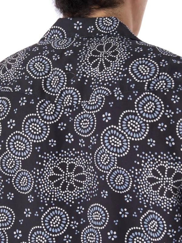 قميص بتصميم نقاط متعددة إرين