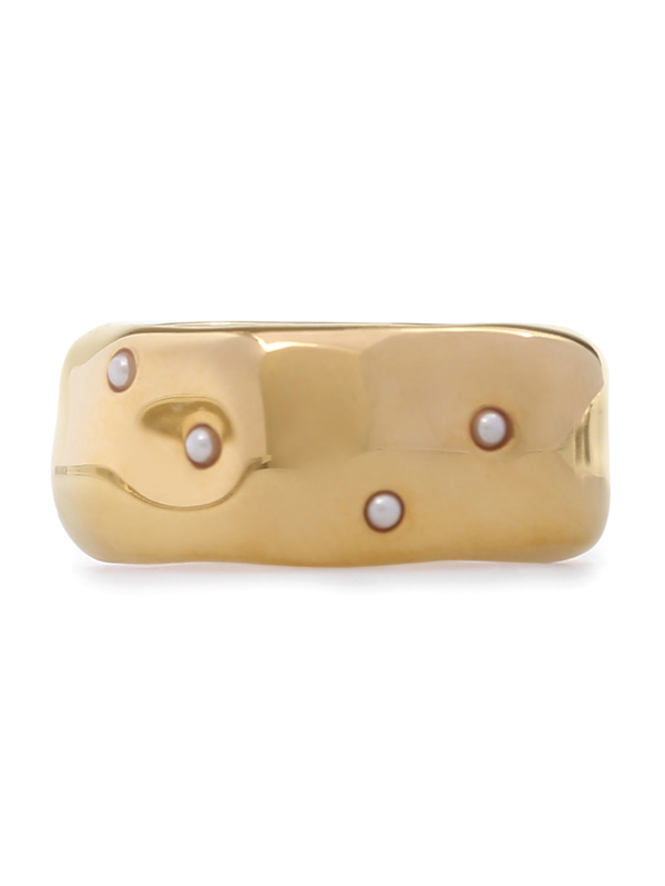 Elegant gold tone ring