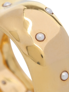 Elegant gold tone ring