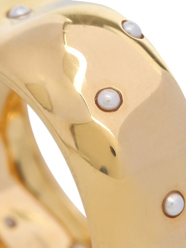 Elegant gold tone ring