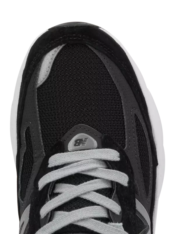 سنيكرز 990 برقبة منخفضة