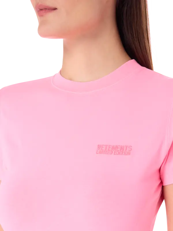 فستان قصير بتصميم تيشرت