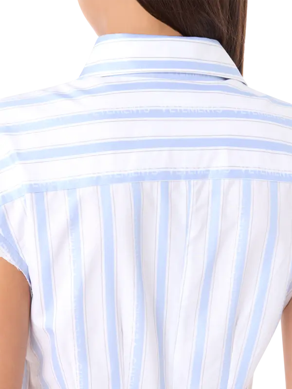 فستان بنمط قميص بدون أكمام من قماش الجاكار