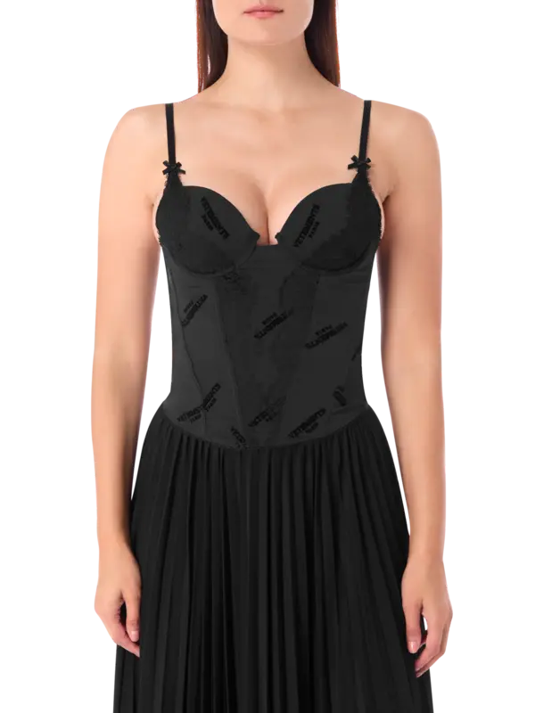 بلوزة بنمط مشد كورسيه مزينة بحروف فيتمانت باريس