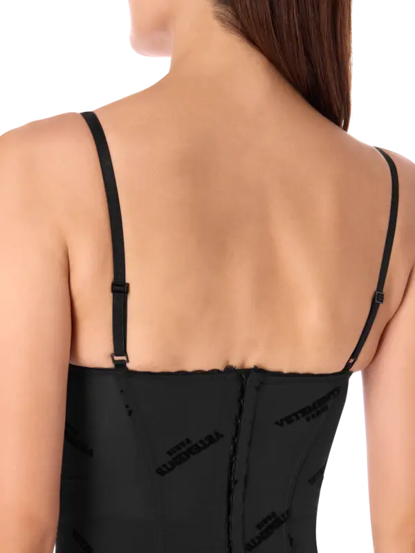 بلوزة بنمط مشد كورسيه مزينة بحروف فيتمانت باريس