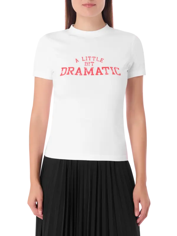 تيشرت بقصة ضيقة مزين بطبعة عبارة "A Little Bit Dramatic"