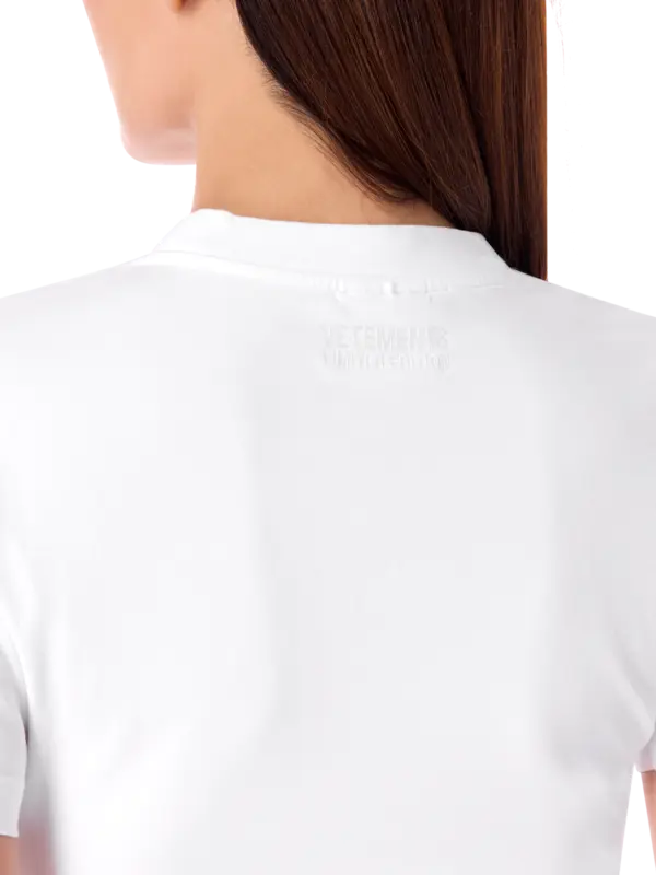 تيشرت بقصة ضيقة مزين بطبعة عبارة "A Little Bit Dramatic"