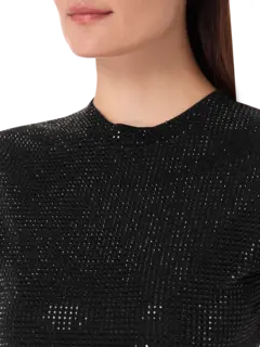 تيشرت بقصة ضيقة مزين بالكريستال الداكن