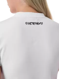 "تيشيرت بحواف مطاطية مطبوع بعبارة "Stop Copying Me"