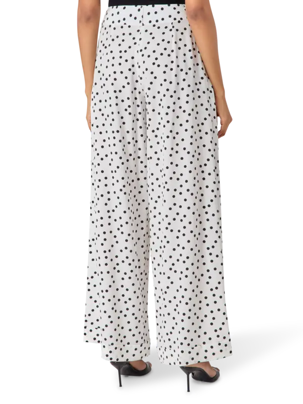/original/WOSCF302133_FRAN_PolkadotWh_3.png_convert-600x800
