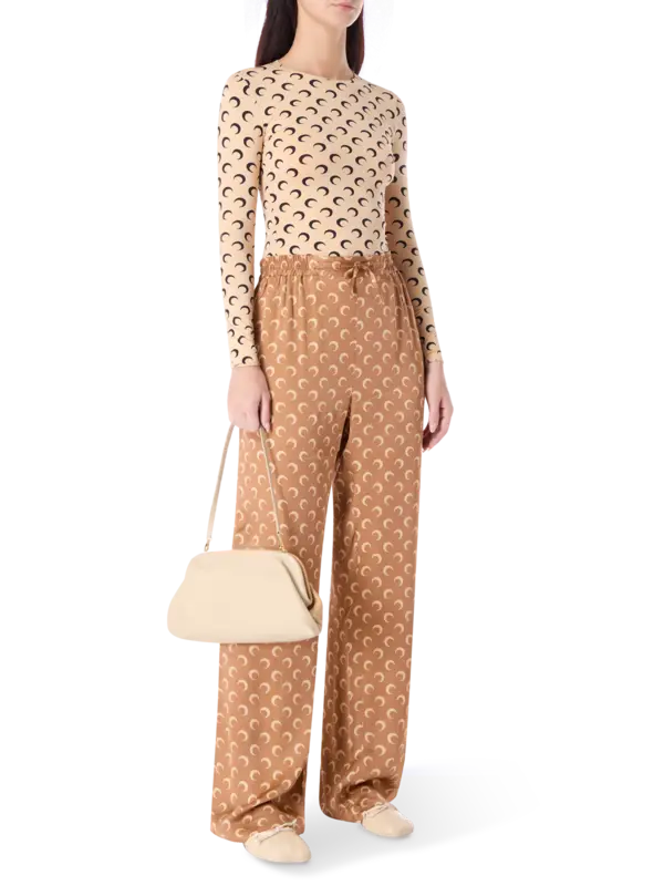 بلوزة من قماش الجيرسيه بفتحة رقبة مستديرة وطبعة قمر