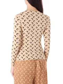 بلوزة من قماش الجيرسيه بفتحة رقبة مستديرة وطبعة قمر