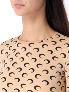 بلوزة من قماش الجيرسيه بفتحة رقبة مستديرة وطبعة قمر