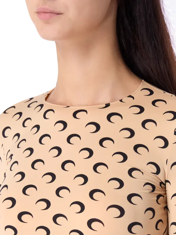 بلوزة من قماش الجيرسيه بفتحة رقبة مستديرة وطبعة قمر