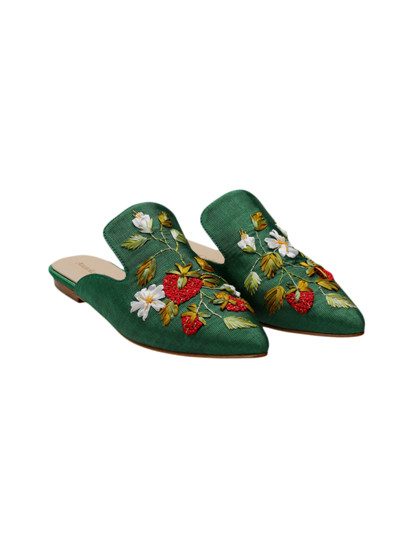 WILD STRAWBERRIES EMBROIDERED POINT TOE FLAT MULES