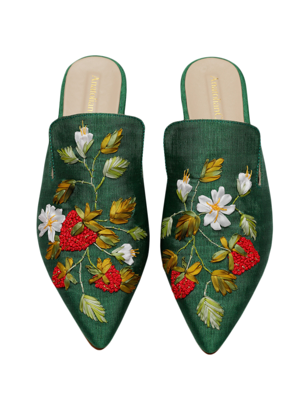WILD STRAWBERRIES EMBROIDERED POINT TOE FLAT MULES