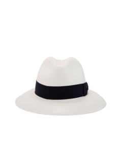 قبعات بنما كبيرة مصنوعة من ألياف القش الرفيعة