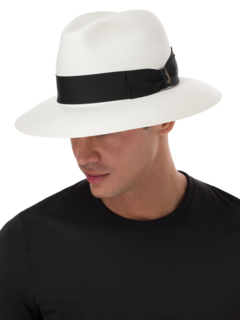 قبعات بنما كبيرة مصنوعة من ألياف القش الرفيعة