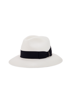 قبعات بنما كبيرة مصنوعة من ألياف القش الرفيعة