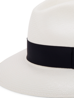 قبعات بنما كبيرة مصنوعة من ألياف القش الرفيعة