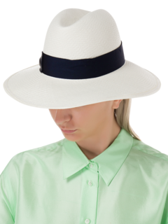 قبعة كلاوديت بنما بحافة عريضة رفيعة