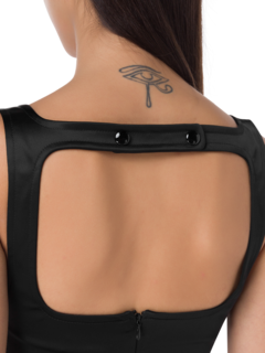 بلوزة مربعة من الساتان