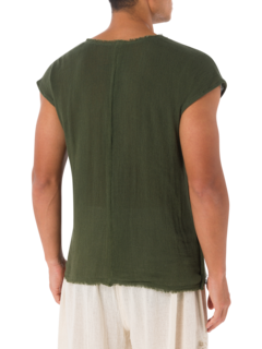 قميص زول خفيف بدون أكمام وبرقبة على شكل حرف V