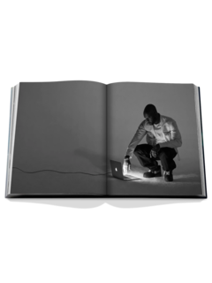 مجلة لويس فيتون فيرجيل أبلو بغلاف بالونات