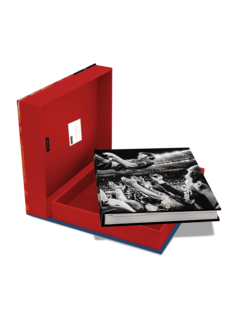 كتاب "Paris Saint-Germain" (باللغة الإنجليزية)