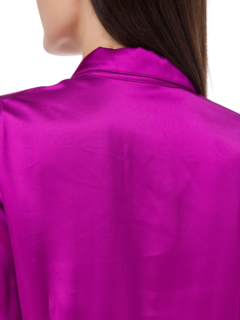 قميص ساتان ضيق بأكمام طويلة