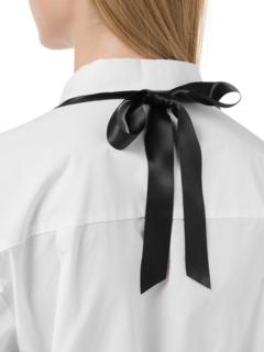 مريلة مزينة بالخرز