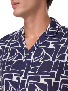 قميص مارس مزين بطبعة