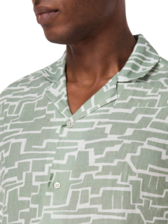 قميص مارس مزين بطبعة