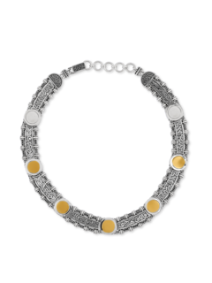 سوار واردا مزين باللؤلؤ