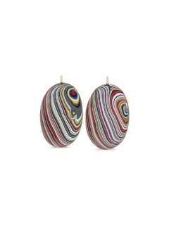 أقراط عيار 18 قيراطاً مزينة بحجر فوردايت