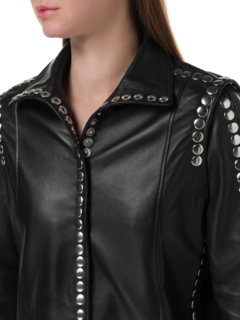 فستان قصير بقصة درابيه وبدون أكمام وبفتحة صغيرة