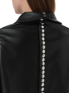 فستان قصير بقصة درابيه وبدون أكمام وبفتحة صغيرة