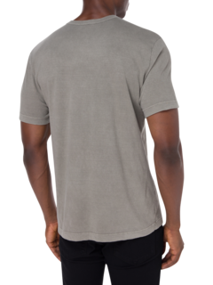 تيشيرت بجيب وأكمام قصيرة