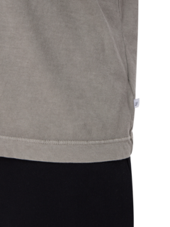 تيشيرت بجيب وأكمام قصيرة