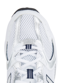 حذاء سنيكرز برقبة منخفضة 530