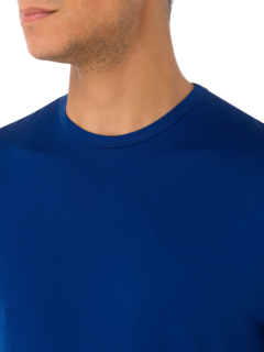 تيشيرت كلاسيكي بفتحة رقبة مستديرة