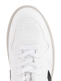 سنيكرز V-10 برقبة منخفضة