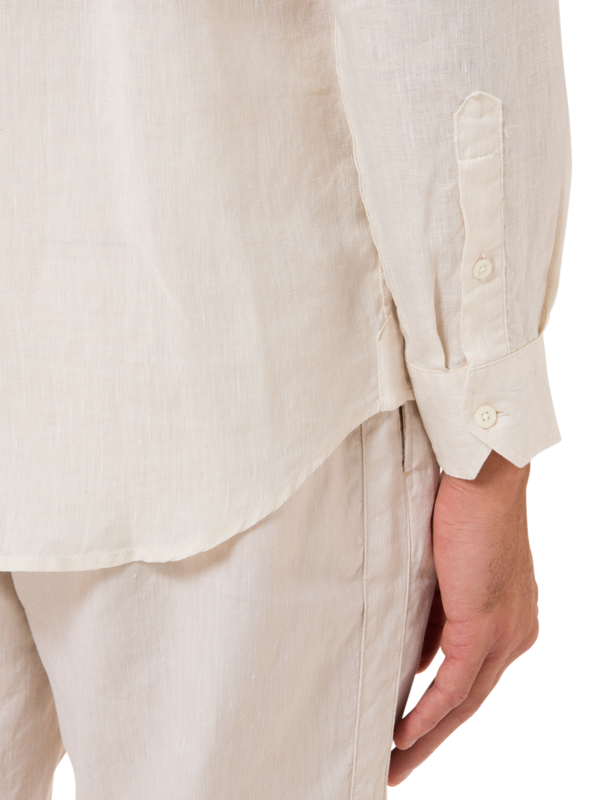 قميص كتان بقصة عادية وألوان متعددة