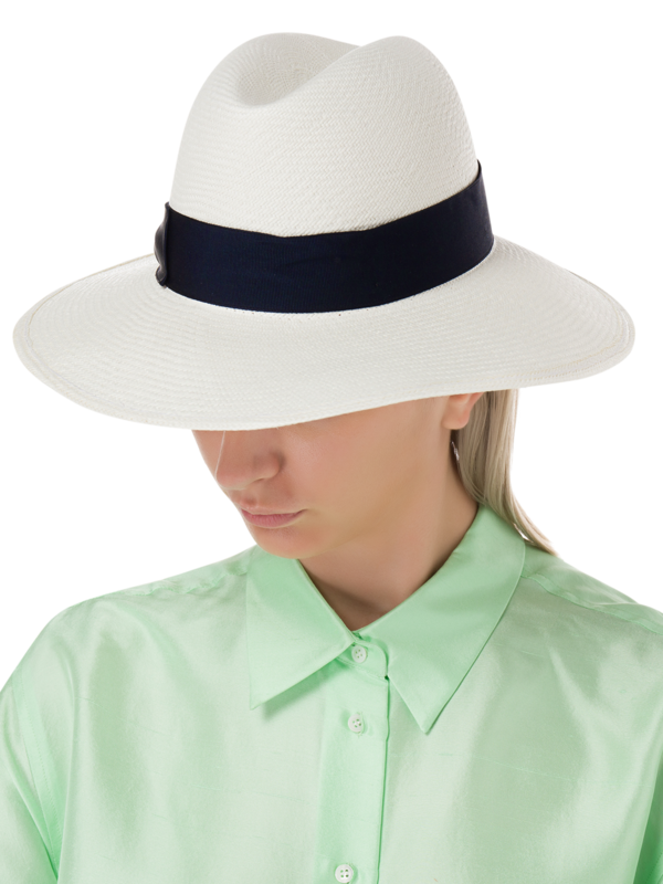 قبعة كلاوديت بنما بحافة عريضة رفيعة