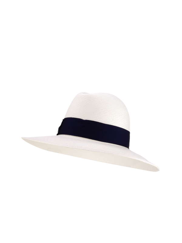 قبعة كلاوديت بنما بحافة عريضة رفيعة