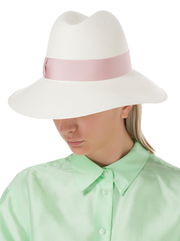 قبعة كلاوديت بنما بحافة عريضة رفيعة