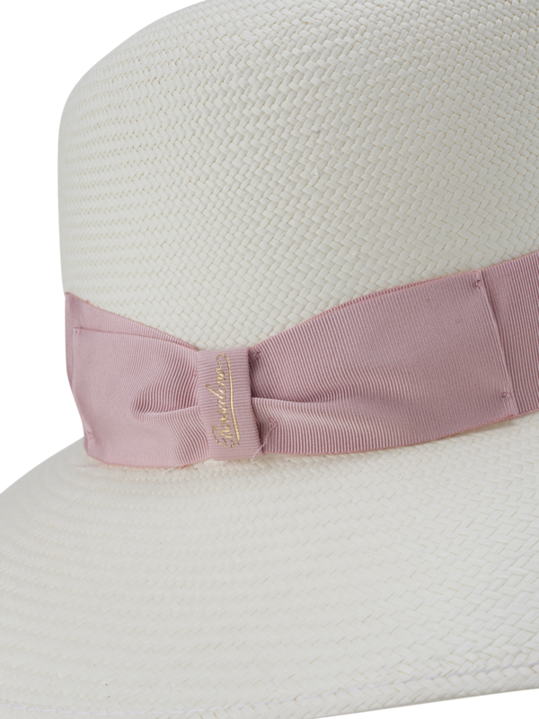 قبعة كلاوديت بنما بحافة عريضة رفيعة